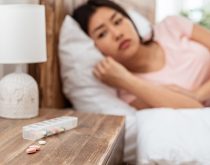 Bị mất ngủ kéo dài có nên uống thuốc ngủ?