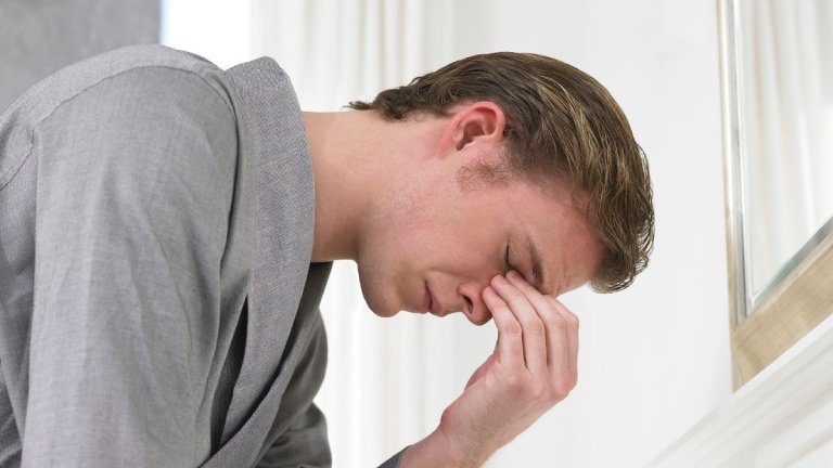 Phân biệt chứng đau đầu do căng thẳng và chứng đau đầu bệnh lý