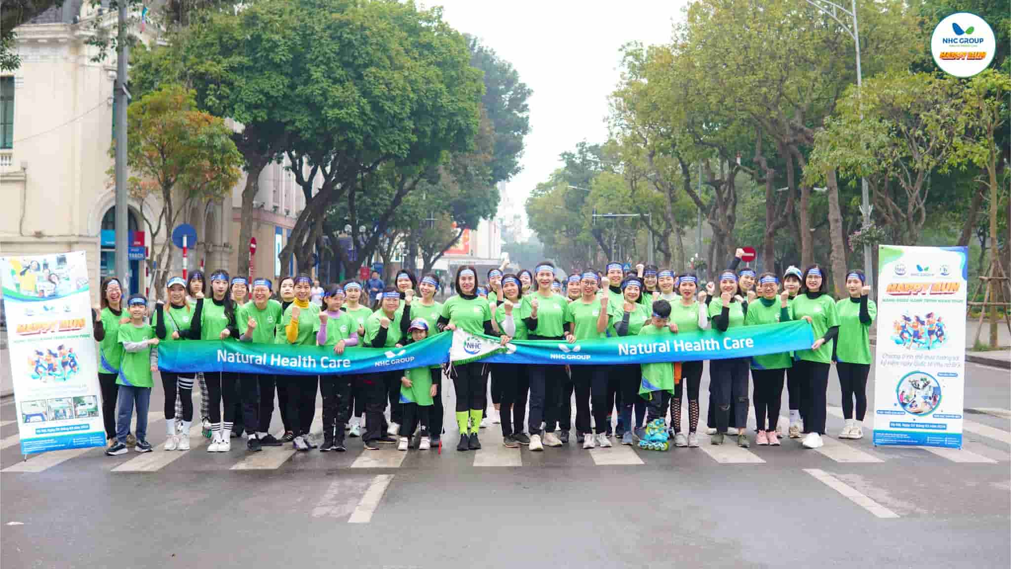 Với tinh thần thể thao, chương trình Happy Run diễn ra ở Hồ gươm đã thu hút sự tham gia của tất cả các chị em trong đại gia đình NHC Group.