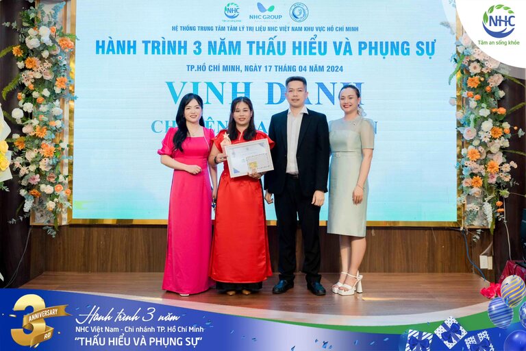  Vinh danh Chuyên gia Tâm lý trị liệu Nguyễn Thị Sơn Ca - Chuyên gia cống hiến 1 năm NHC Hoàng Hoa Thám