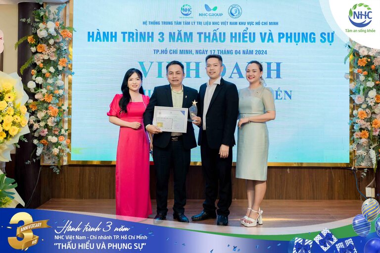  Vinh danh chuyên gia công hiến trong hành trình 3 năm của NHC Phan Chu Trinh - Chuyên gia Trần Nguyễn Anh Dũng 